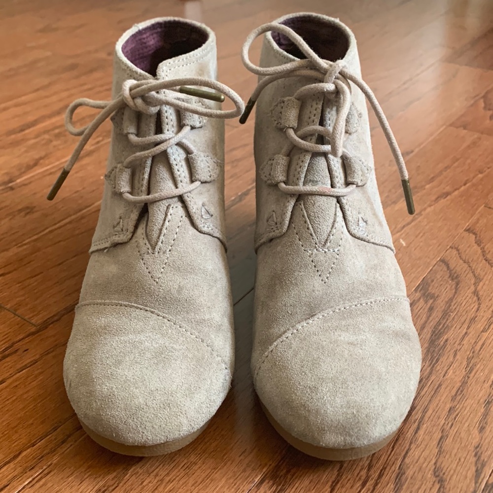 Toms tan suede bootie